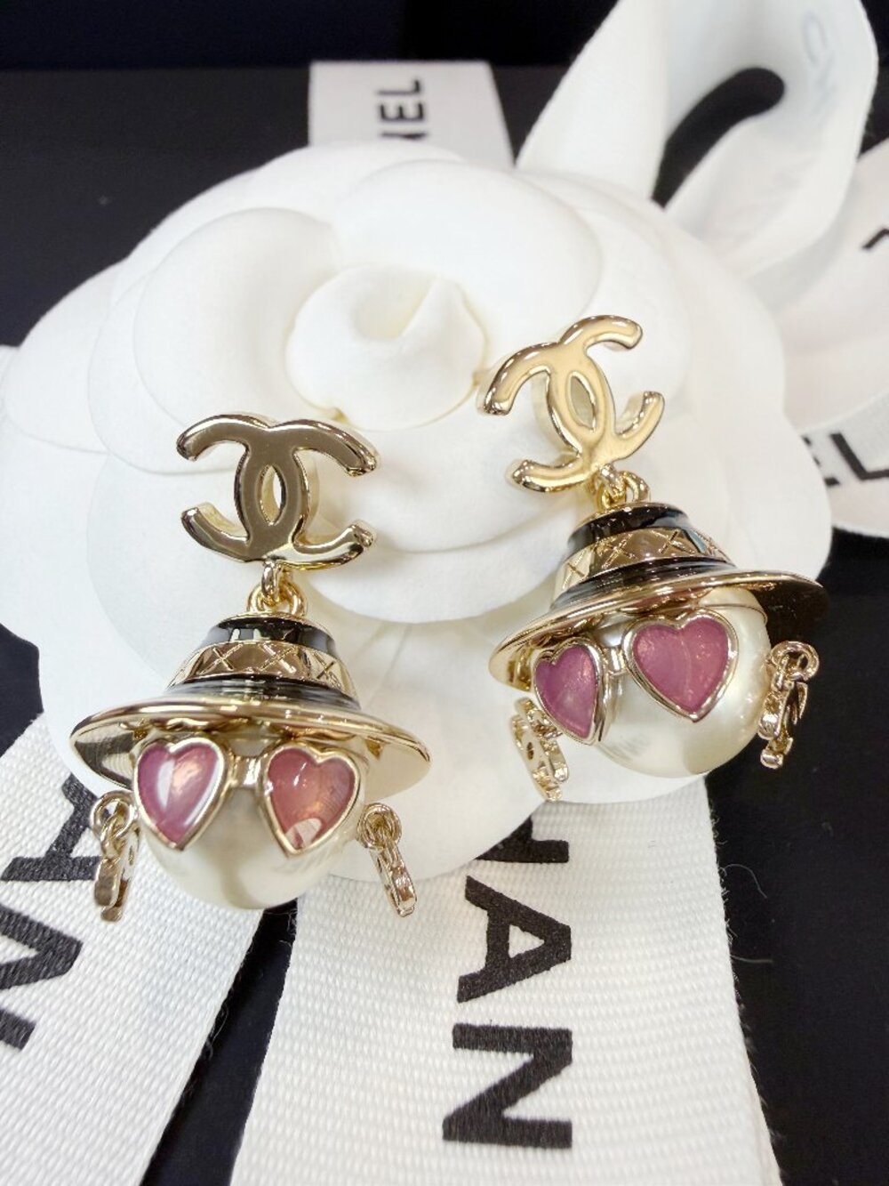 Chanel Gold- Tone CC Pearl Black Hat Pink Heart Sunglasses Dangle Earrings - Picture 11 of 12